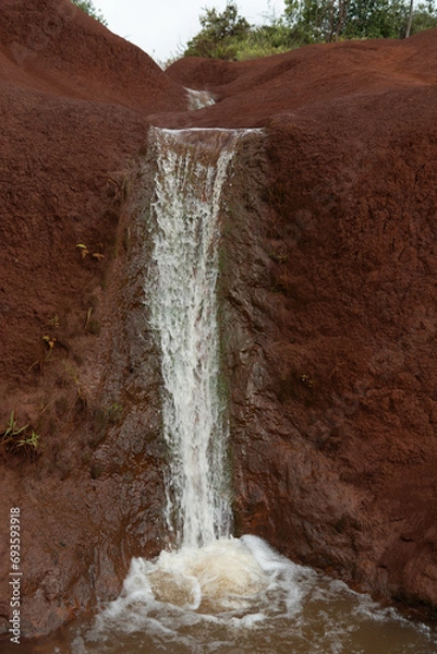 Fototapeta Red dirt waterfall