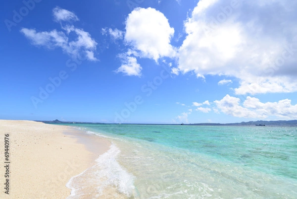 Fototapeta 美しい沖縄のビーチと夏空