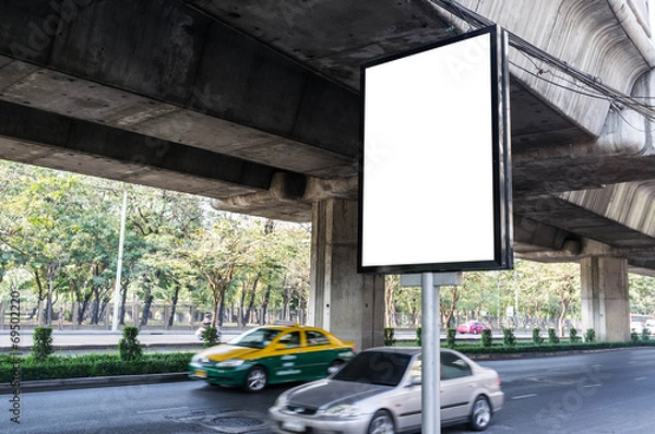 Obraz Car Passing Through Mupi