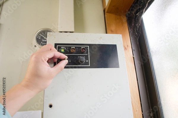 Obraz 配電盤　点検