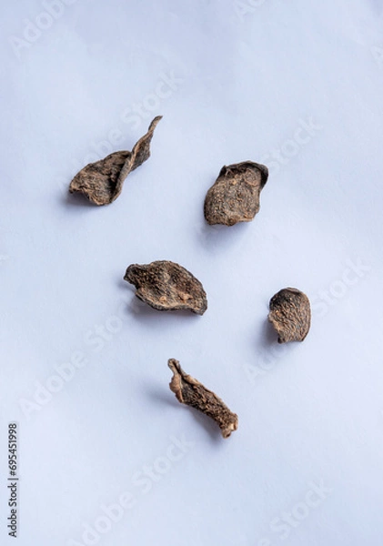 Obraz 黒生姜スライス白背景