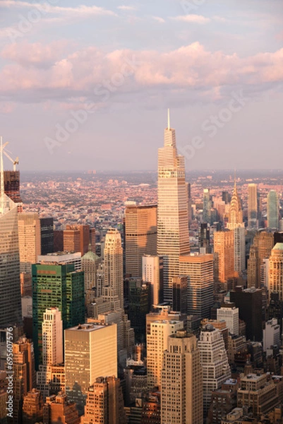 Fototapeta new-york city archtecture in downtown sunny light day