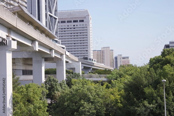 Fototapeta モノレールと街