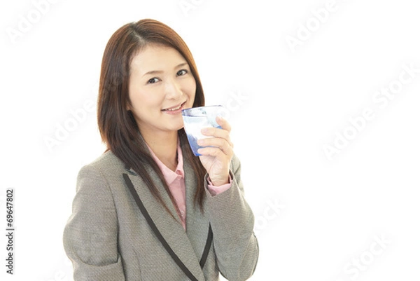 Fototapeta 水を飲む笑顔のＯＬ