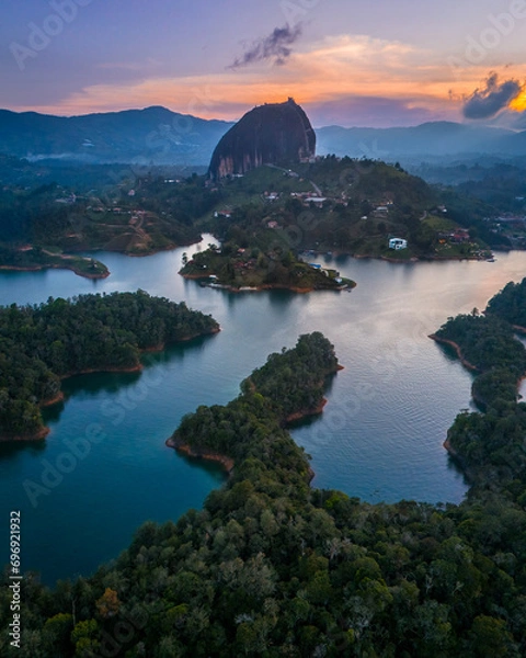 Obraz El Peñón, Guatapé in Colombia during sunset