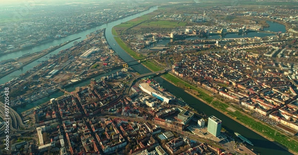 Fototapeta Luftaufnahme mit Drohne in Mannheim, Rhein / Main Querung