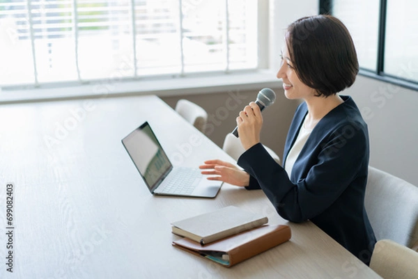 Obraz プレゼンする女性