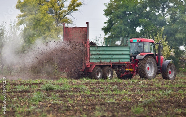 Obraz Fertilizing field