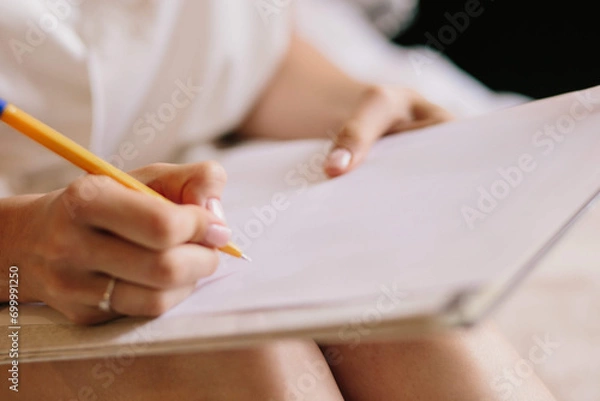 Obraz The bride is writing a letter