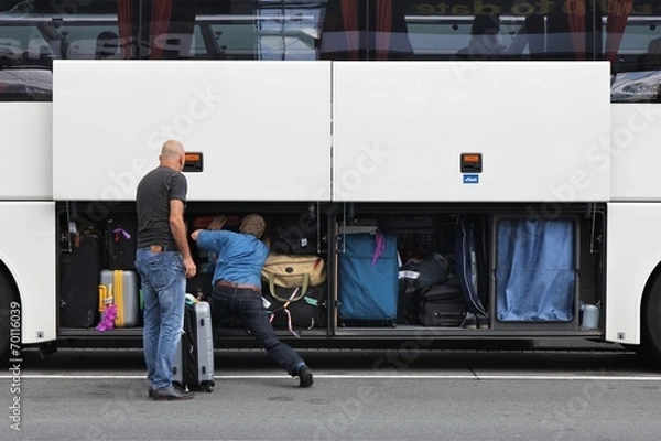 Obraz pełny bagażnik autokaru