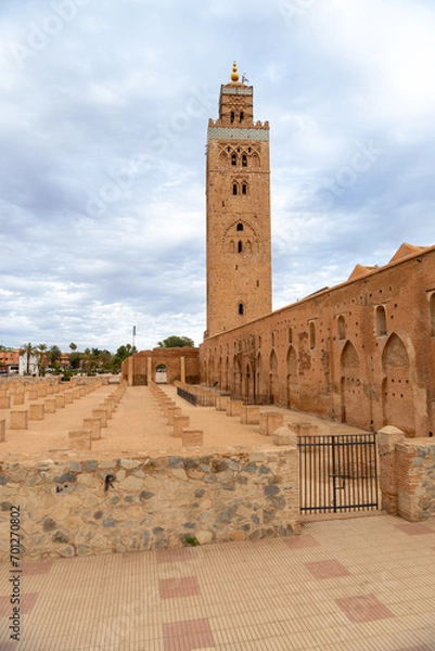 Obraz Photo of the exterior of the Koutoubia mosque in the city of Marrakech, cloudy day.