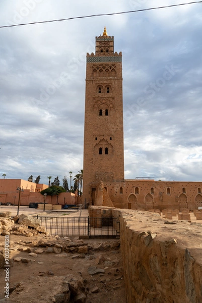 Obraz Photo of the exterior of the Koutoubia mosque in the city of Marrakech, cloudy day.