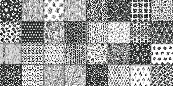 Obraz 32 floral seamless pattern collection. Minimalistic hand drawn doodle seamless pattern with flowers and leaves
