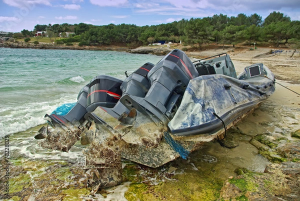 Fototapeta Powerboat Shipwreck