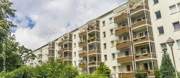 Obraz Sanierter Plattenbau 05560