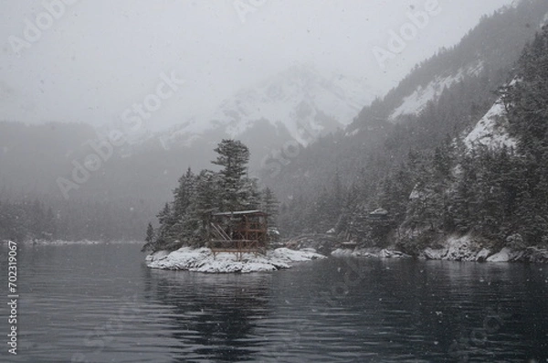 Obraz Snowy Cabin and Mountainside