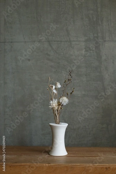 Fototapeta 陶器の花瓶に入れたドライフラワー