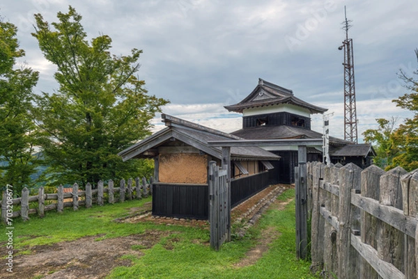Fototapeta 愛知 足助城 本丸の高櫓と長屋