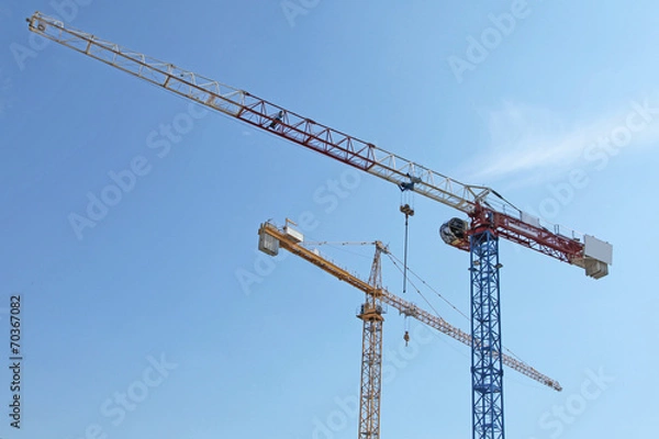 Obraz grues sur un chantier de construction