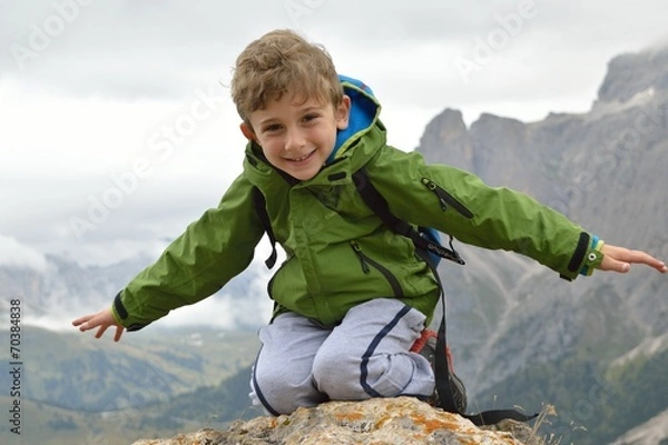 Fototapeta Bambino in montagna