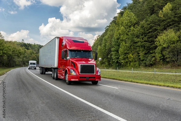 Obraz Czerwony Ciężarówka Pół Na Autostradzie Międzystanowej