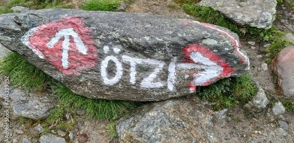 Fototapeta Die Abzweigung zur Fundstelle des Ötzi in der Nähe der Similaun.