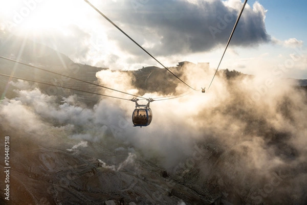 Fototapeta 箱根 の大涌谷の噴煙と夕日