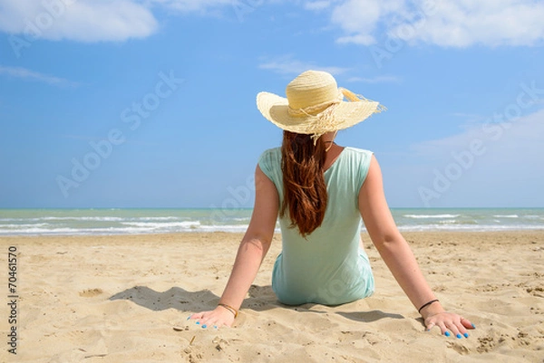 Obraz Long hair girl looking at the sea