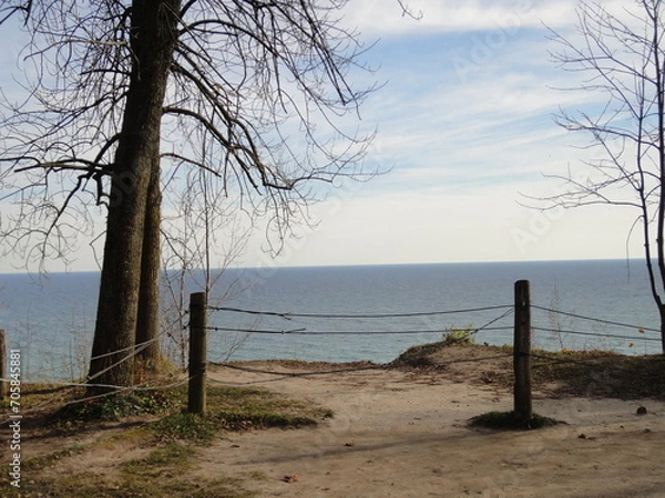 Obraz cliff overseeing water with fence