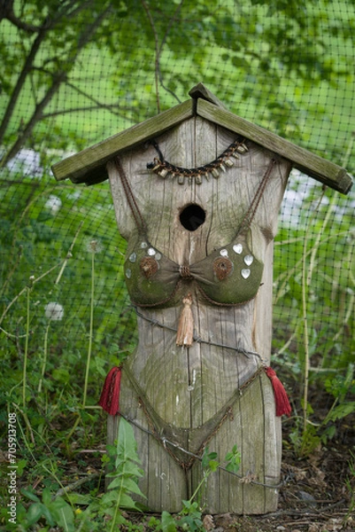 Fototapeta funny figure in the garden