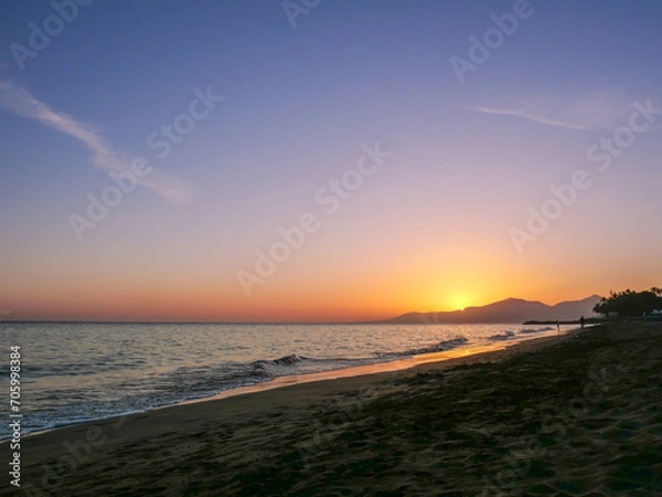 Obraz Golden Sunset Over Peaceful Beach Shore