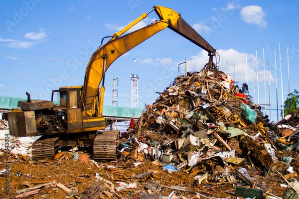 Obraz crane-Loading scrap in a truck