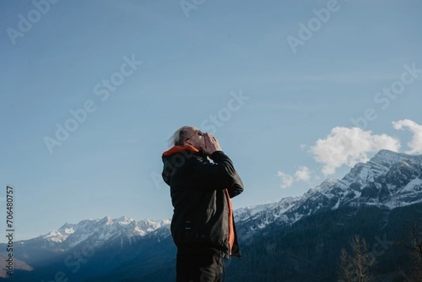 Obraz person looking at mountain