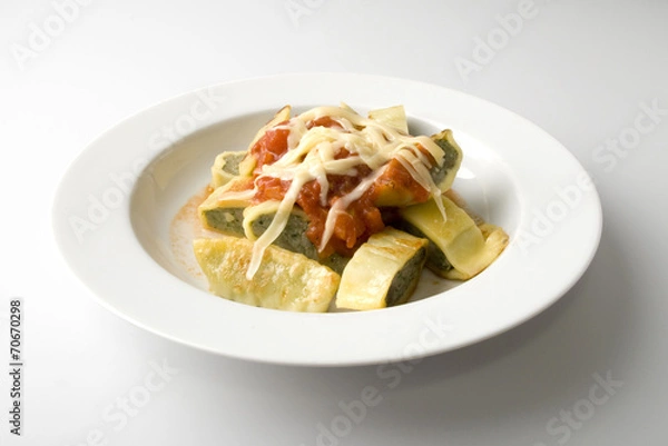 Obraz Maultaschen mit Tomatensoße 1