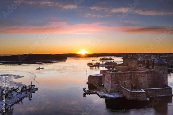 Obraz olavinlinna castle and city of Savonlinna Finland