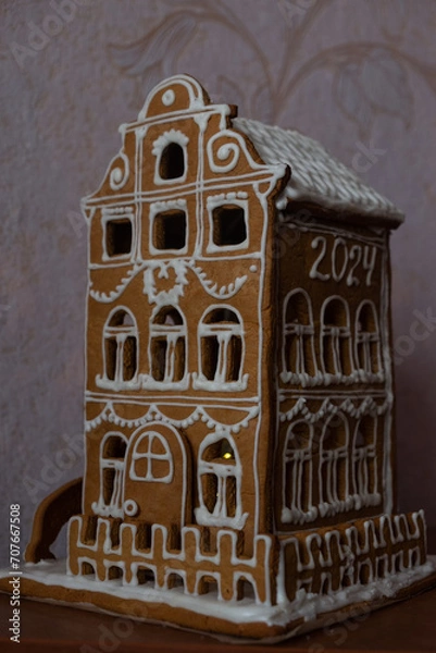 Obraz The hand-made eatable Christmas gingerbread house from ginger cookies.