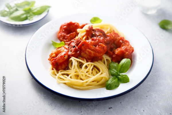 Fototapeta Spaghetti with shrimps and spicy sauce