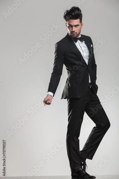 Fototapeta elegant young man snapping his finger