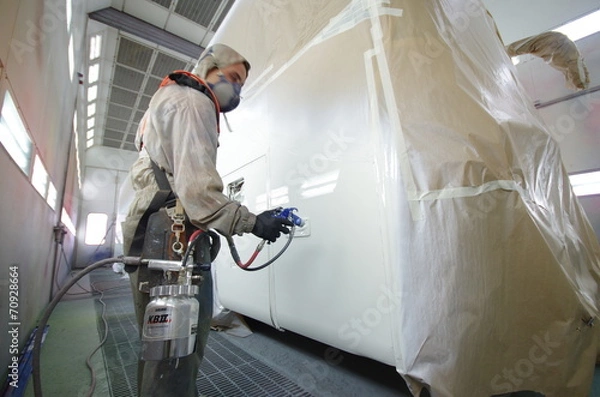 Obraz autocar en cabine de peinture