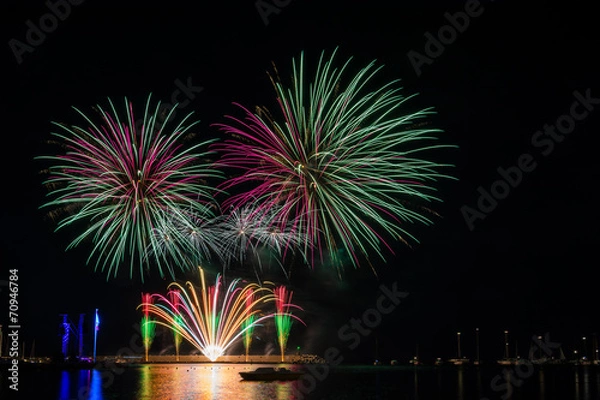 Fototapeta fuochi d'artificio sul mare