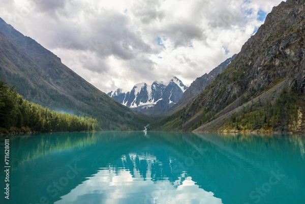 Obraz Turquoise Lake with mountain views