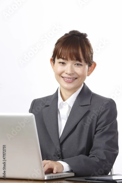 Fototapeta パソコンを使う女性