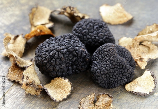 Fototapeta expensive rare black truffle mushroom - gourmet vegetable