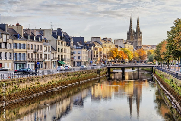 Fototapeta Nabrzeże rzeki Odety w Quimper we Francji