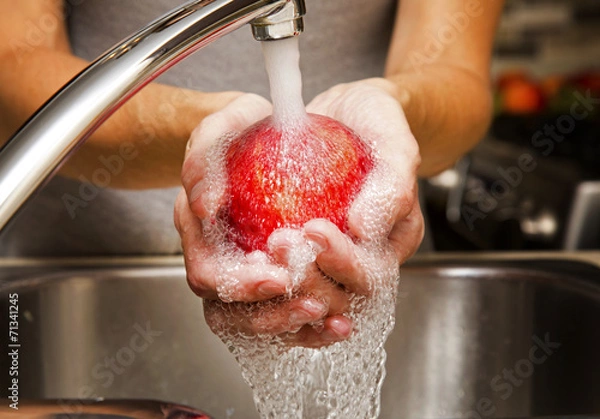 Obraz washing apple