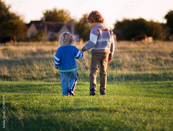 Obraz brothers holding hands