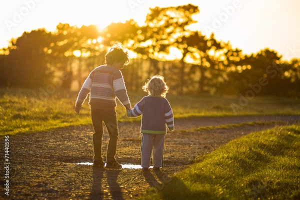 Obraz skakanie po kałuży