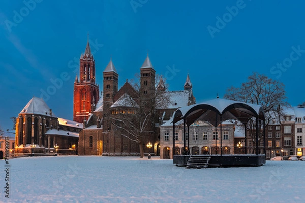 Fototapeta Maastricht, Netherlands 01-19-2024 Basilica of Saint Servatius and the Vrijthof square during twilight, covered with fresh snow in January.  