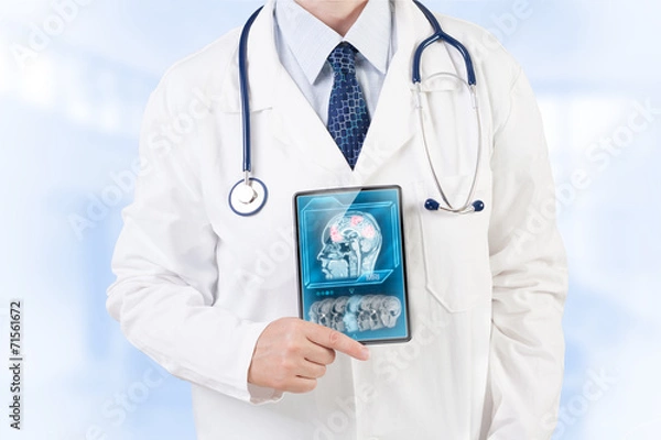 Obraz Doctor with fMRI scan on tablet screen