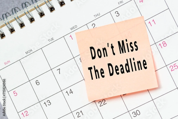 Fototapeta Dont miss the deadline text on sticky note on a calendar.